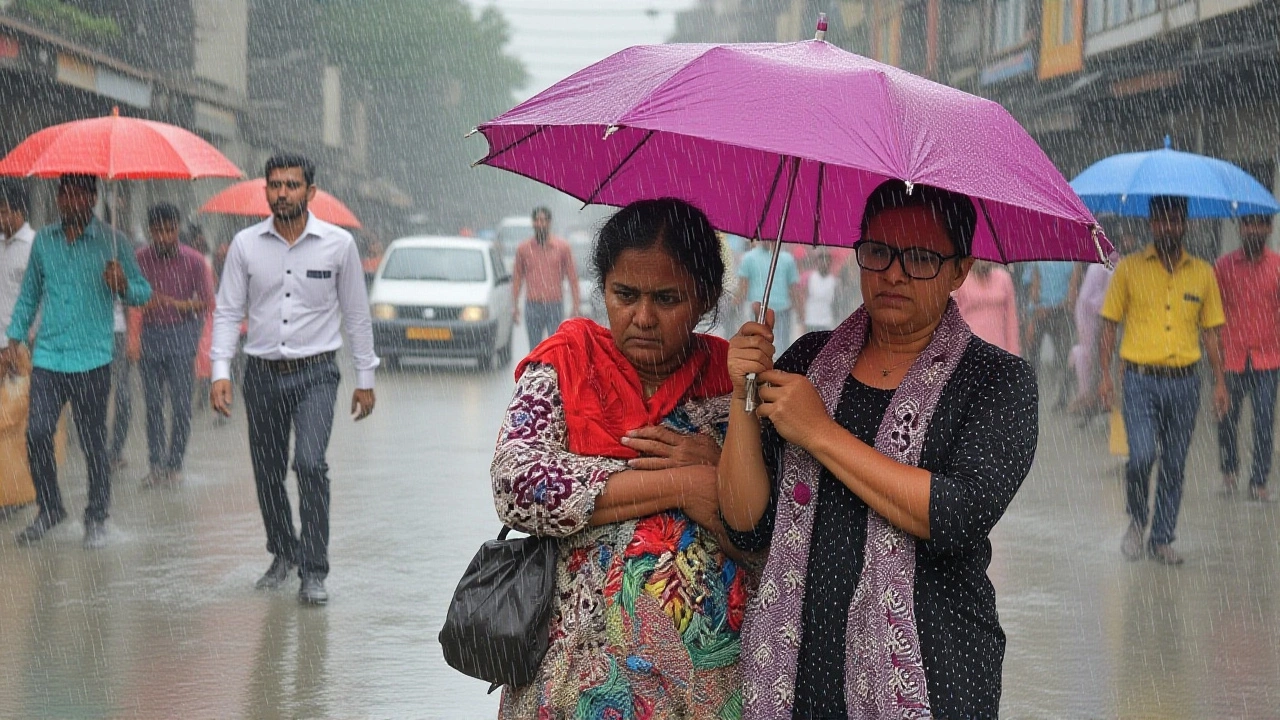 बिहार में तेज़ बारिश, 28 जिलों में फ्लैश फ्लड अलर्ट, 16 मौतें